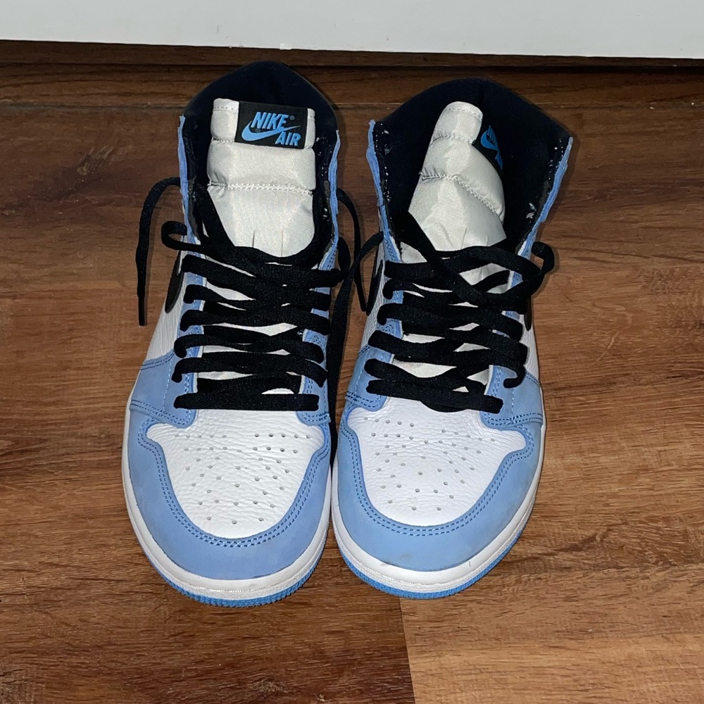 Air Jordan 1 University Blue